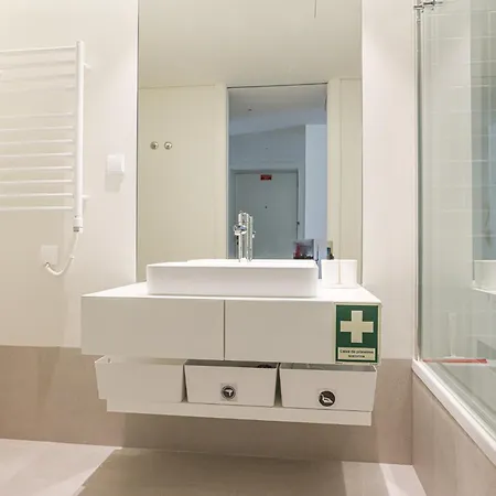 Cond Bayline - Breeze Wellness & Living - Bacalhau - By Bedzy アパート